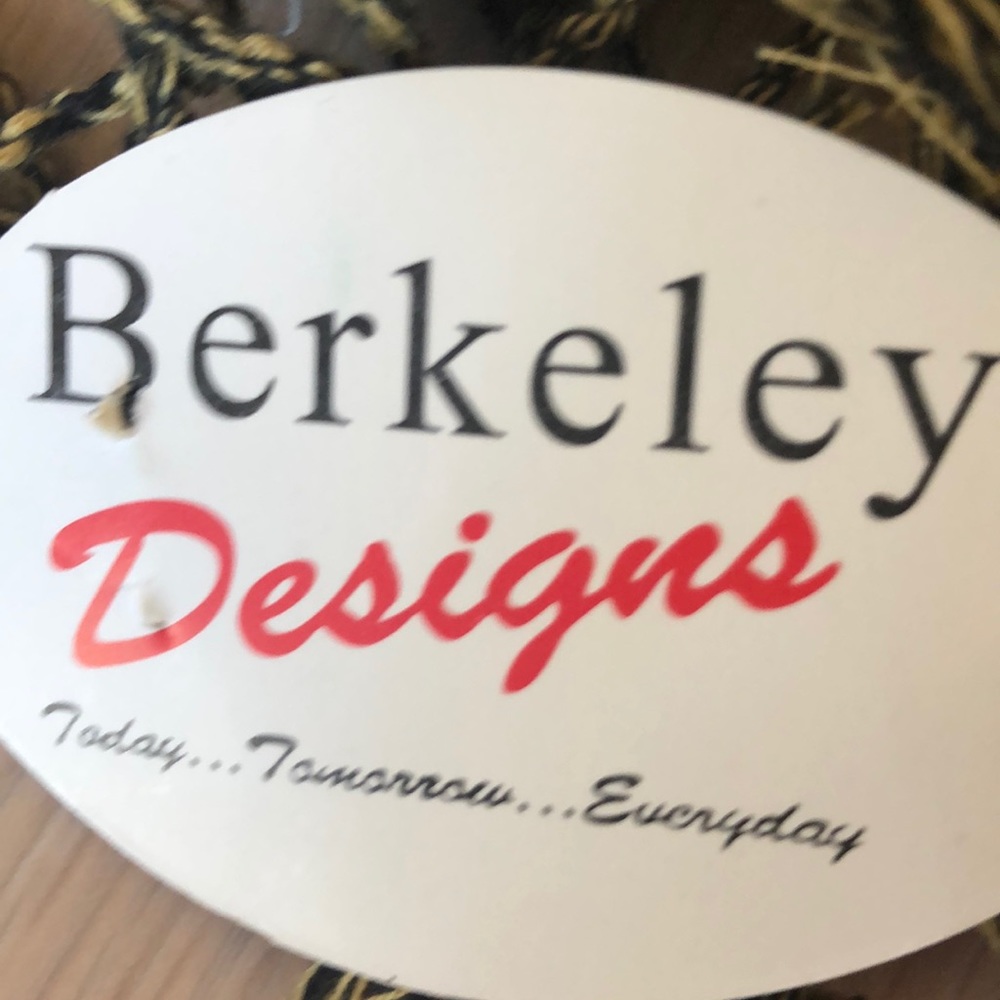 Berkeley Designs, scarf/ wrap - Picture 6 of 7